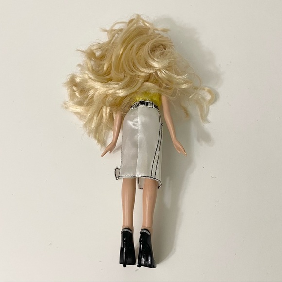 Bratz Doll Cloe MGA Doll - Picture 8 of 16